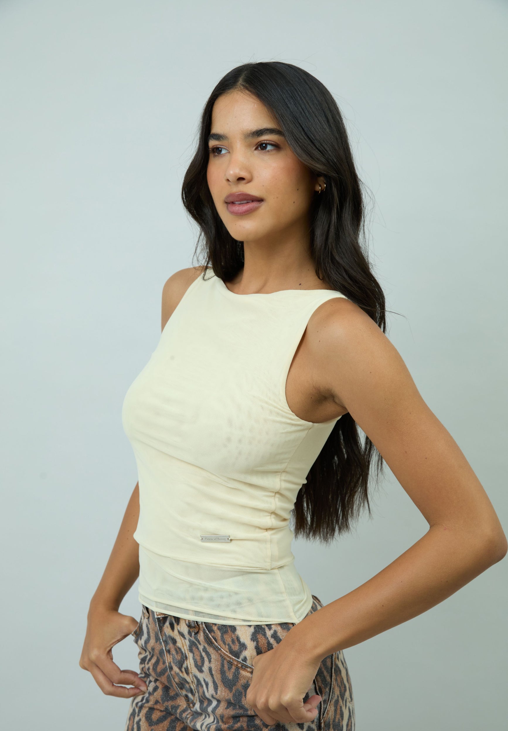 BUTTER SLEEVELESS DOUBLE LAYER TOP